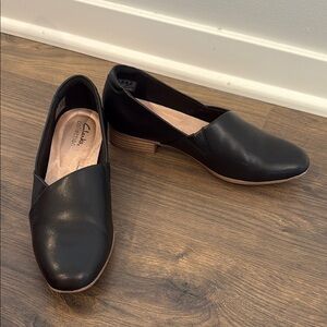 Clarks Black Leather Loafers Sleek Minimalist Design